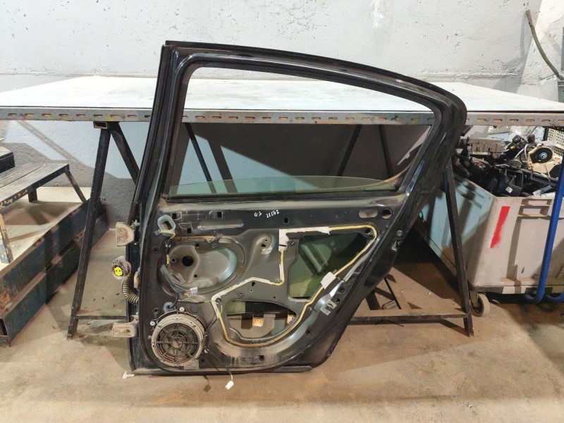 Recambio de puerta trasera derecha para peugeot 407 sw st sport referencia OEM IAM   