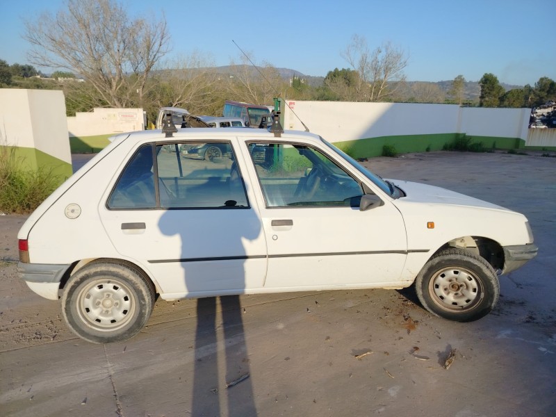 peugeot 205 berlina del año 1997