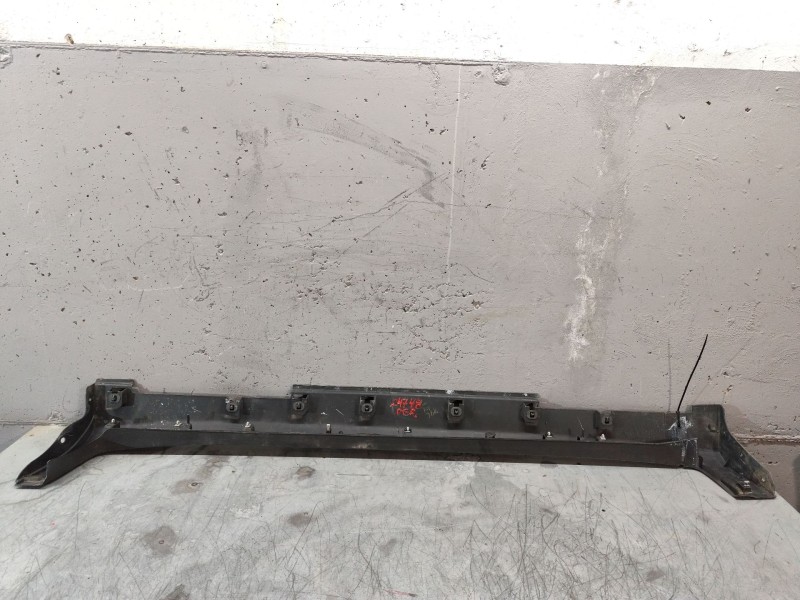 Recambio de estribo derecho para ford ecosport 1.0 ecoboost referencia OEM IAM   