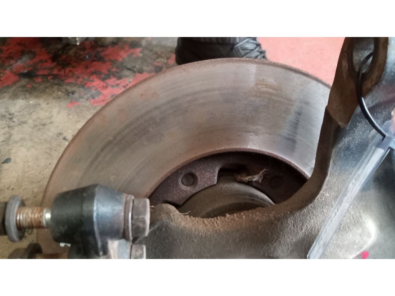 Recambio de buje delantero para renault maxity referencia OEM IAM 40204ma50a  