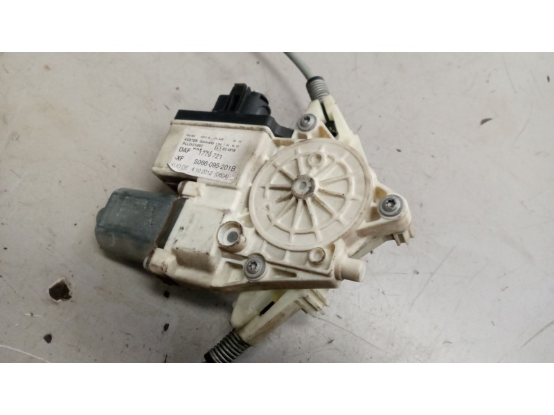 Recambio de elevalunas delantero izquierdo para daf serie xf105.xxx 12.9 diesel referencia OEM IAM   