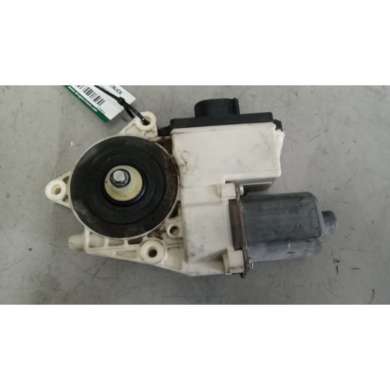 Recambio de motor elevalunas delantero izquierdo para daf serie xf105.xxx 12.9 diesel referencia OEM IAM 1779721  