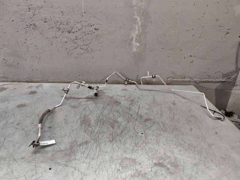 Recambio de tubos aire acondicionado para dacia sandero ii 1.2 referencia OEM IAM 924403633R  