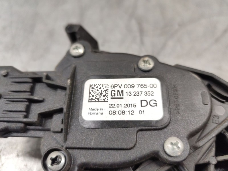 Recambio de potenciometro pedal para opel insignia berlina expression referencia OEM IAM 13237352  6 PINS