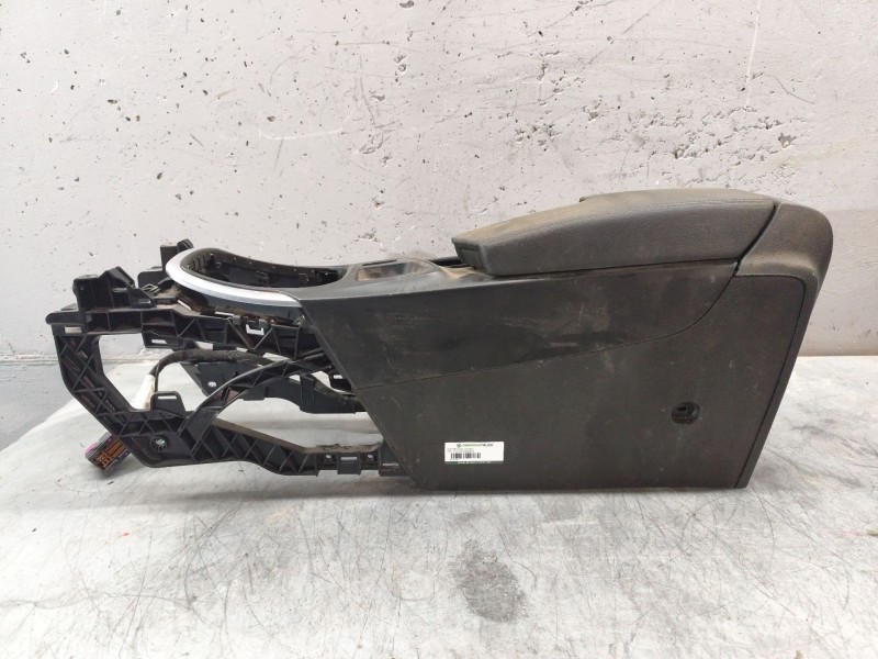 Recambio de apoyabrazos central para opel insignia berlina expression referencia OEM IAM   