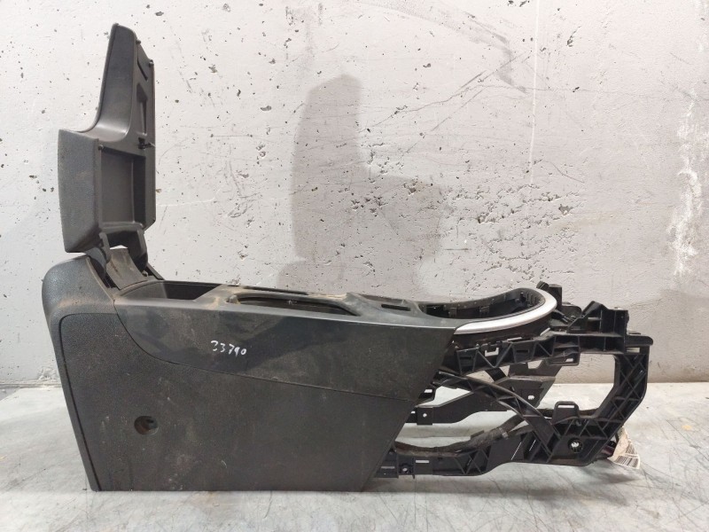 Recambio de apoyabrazos central para opel insignia berlina expression referencia OEM IAM   