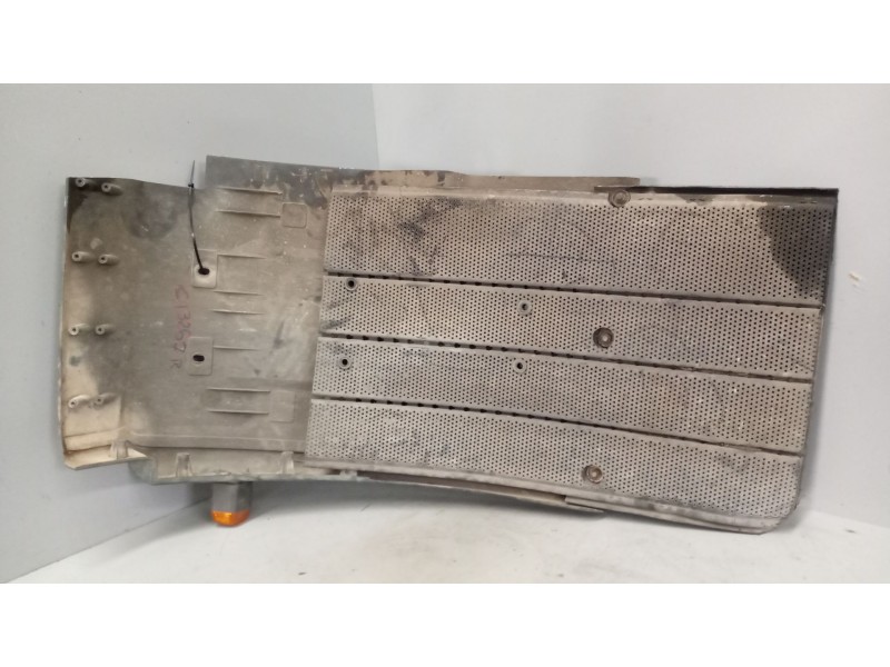 Recambio de guardabarros delantero derecho para iveco eurocargo 05.03  5.9 diesel referencia OEM IAM   