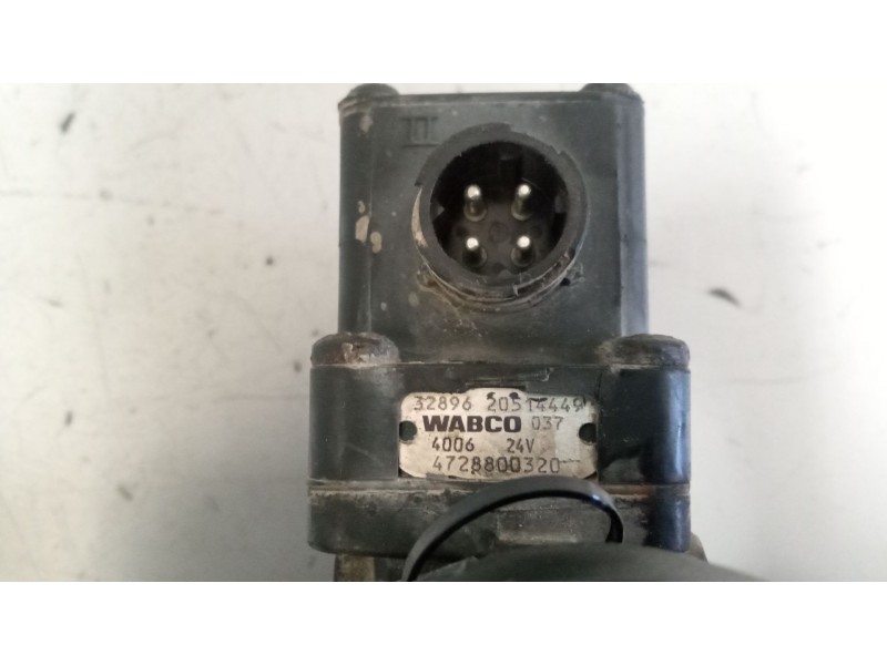 Recambio de valvula aire para volvo fh xxx 12.8 diesel referencia OEM IAM 20514449  4728800320