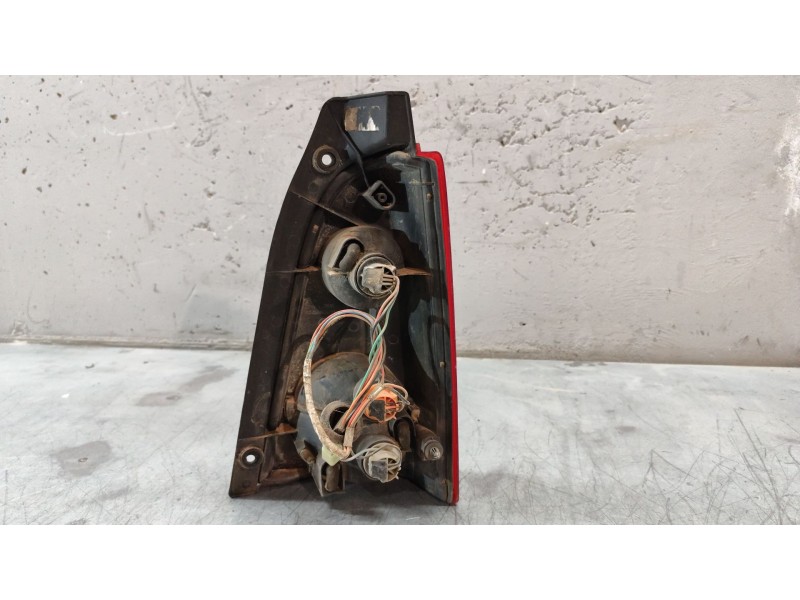 Recambio de piloto trasero izquierdo para opel agila básico referencia OEM IAM   