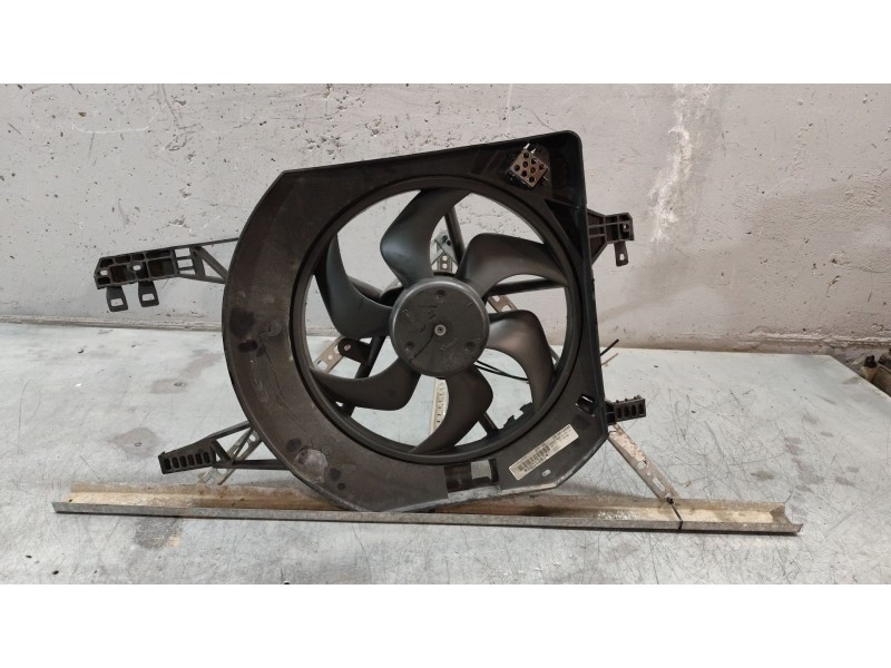 Recambio de electroventilador para renault trafic combi (ab 4.01) 1.9 diesel referencia OEM IAM 8200151873E  
