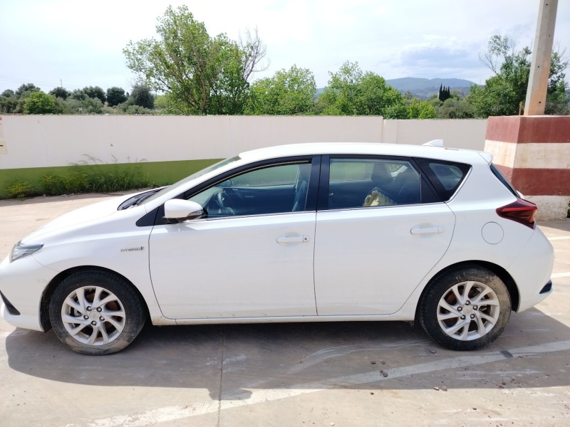 toyota auris (_e15_) del año 2017