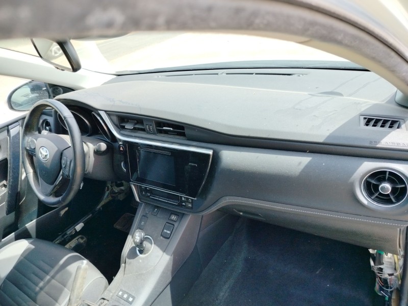 toyota auris (_e15_) del año 2017