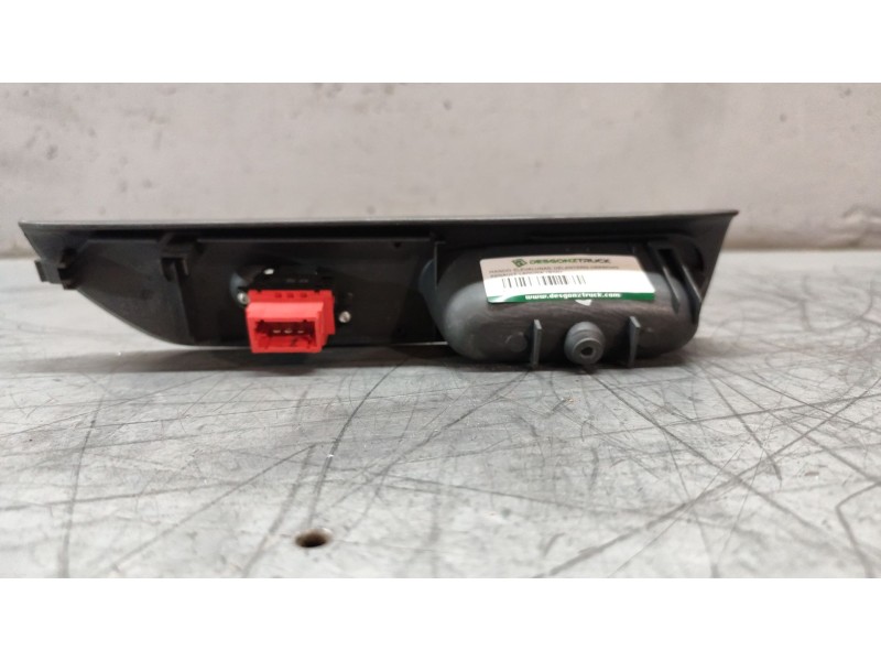 Recambio de mando elevalunas delantero derecho para renault laguna (b56) 1.8 16v rt referencia OEM IAM 7701707065  
