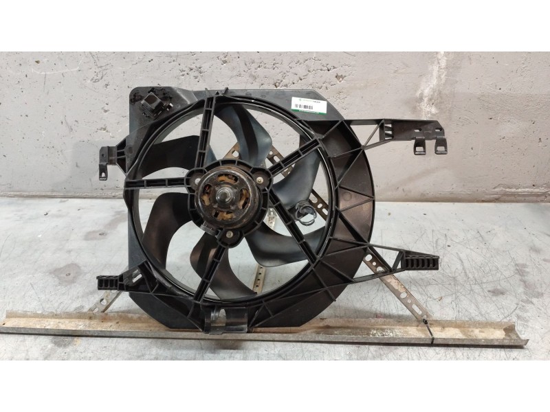 Recambio de electroventilador para renault trafic combi (ab 4.01) referencia OEM IAM 8200151873E  