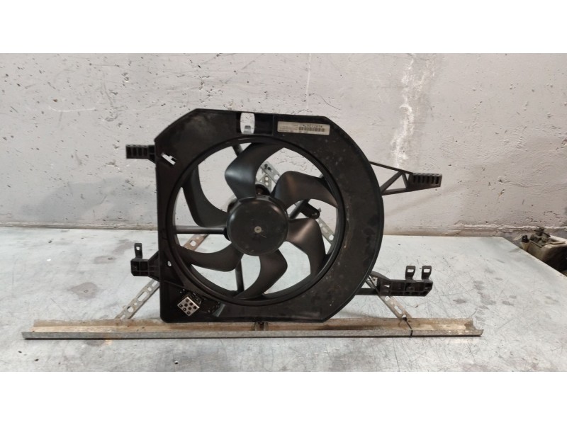 Recambio de electroventilador para renault trafic combi (ab 4.01) referencia OEM IAM 8200151873E  