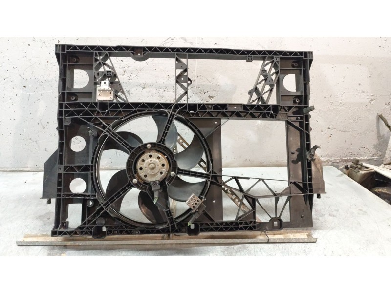 Recambio de electroventilador para opel movano combi medio 2.8t referencia OEM IAM 8200023041C  