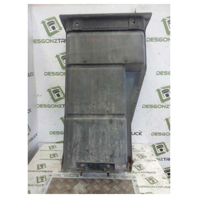Recambio de peldaño izquierdo para renault magnum e-tech 2000  chasis 4 x 2 larga distancia referencia OEM IAM   