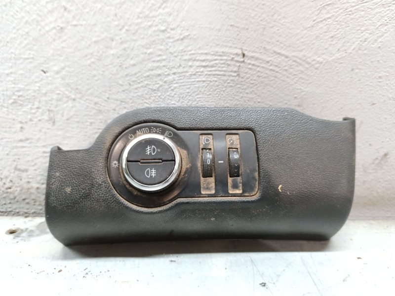 Recambio de boton antiniebla para opel insignia berlina expression referencia OEM IAM 23197914  