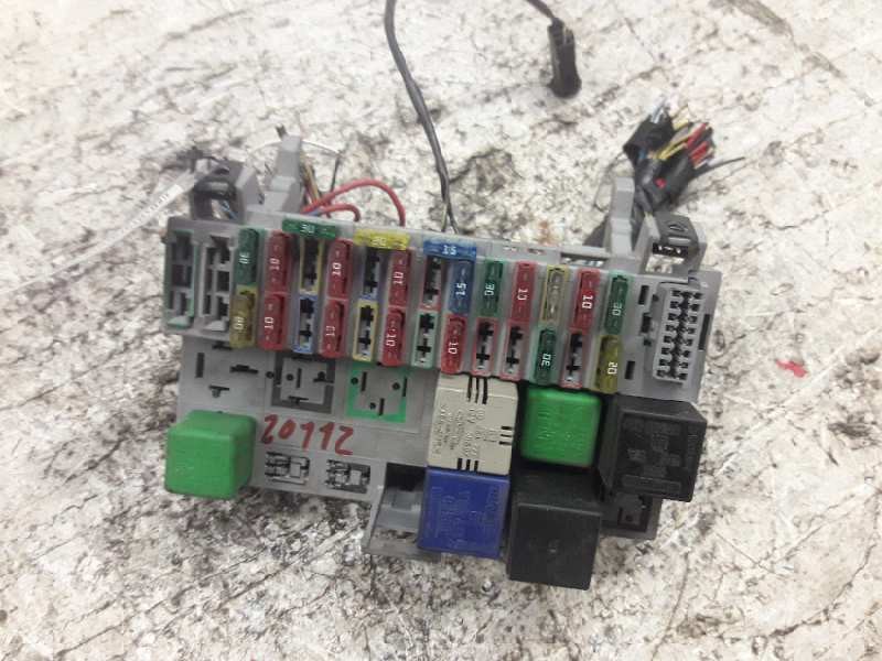 Recambio de caja reles / fusibles para opel corsa b eco referencia OEM IAM 008065444  