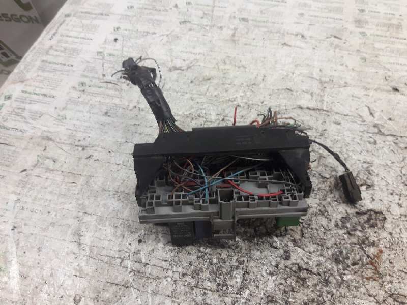 Recambio de caja reles / fusibles para opel corsa b eco referencia OEM IAM 008065444  