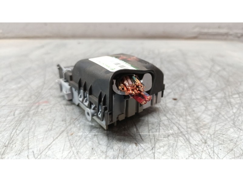 Recambio de caja reles / fusibles para opel insignia berlina expression referencia OEM IAM 13222786  