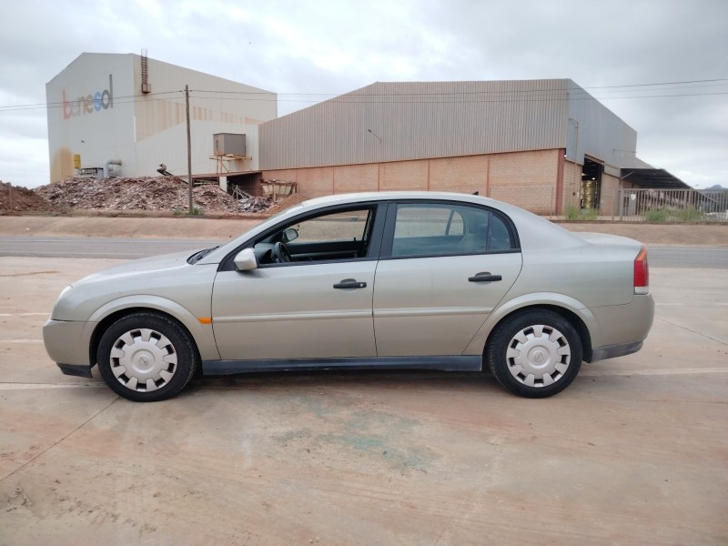 opel vectra c berlina del año 2002