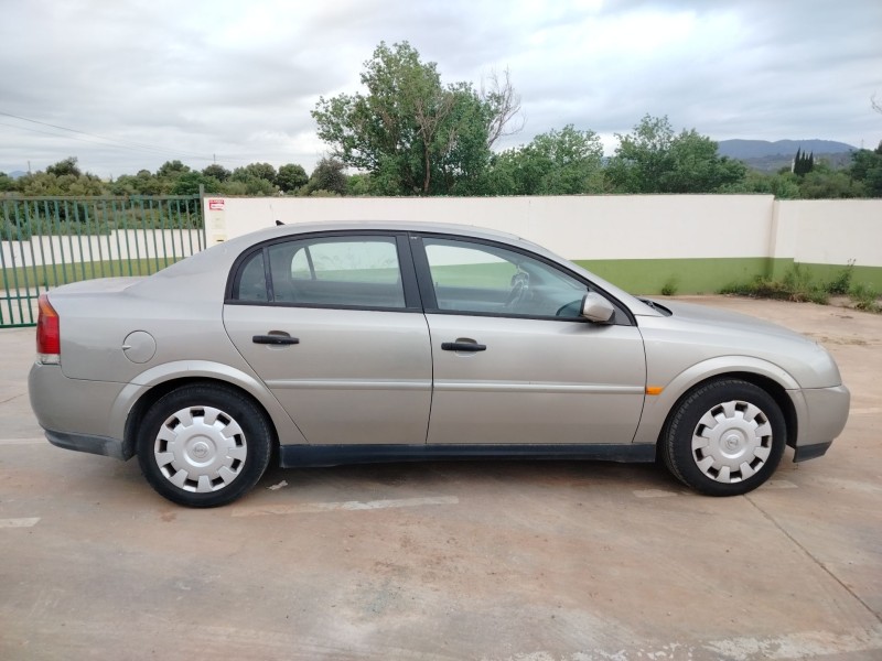 opel vectra c berlina del año 2002