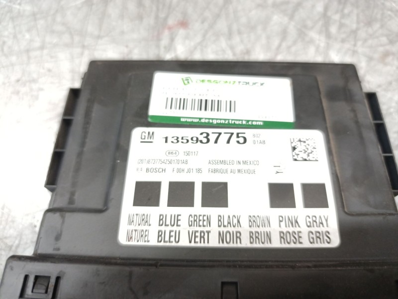 Recambio de caja reles / fusibles para opel insignia berlina expression referencia OEM IAM 13593775  