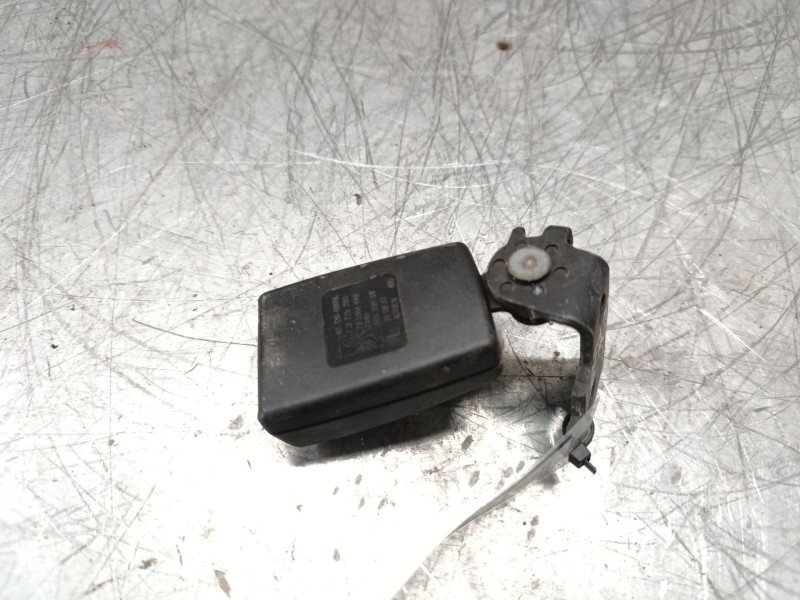 Recambio de enganche cinturon trasero izquierdo para opel corsa d ´´111 years´´ referencia OEM IAM   