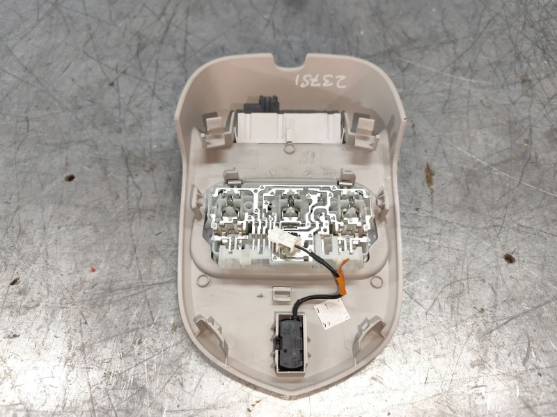 Recambio de luz interior para peugeot 5008 referencia OEM IAM  DELANTERA 