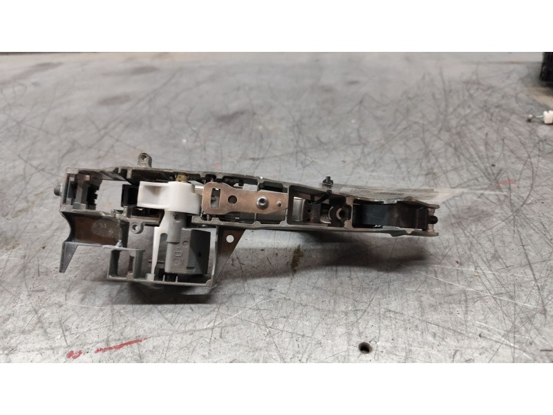 Recambio de maneta exterior delantera derecha para peugeot 5008 referencia OEM IAM   