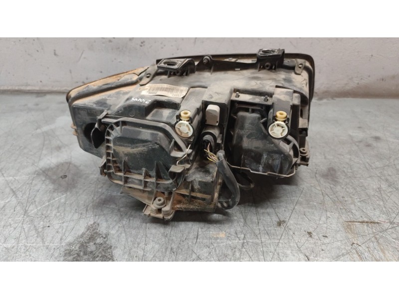 Recambio de faro izquierdo para audi a4 berlina (8e) 2.5 tdi (120kw) referencia OEM IAM   