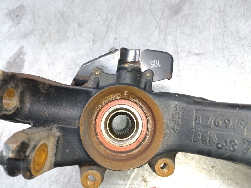 Recambio de mangueta delantera derecha para volkswagen passat berlina (3b2) básico referencia OEM IAM 8D0407258AC  