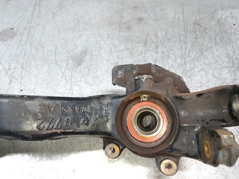 Recambio de mangueta delantera izquierda para volkswagen passat berlina (3b2) básico referencia OEM IAM 8D0407257AC  