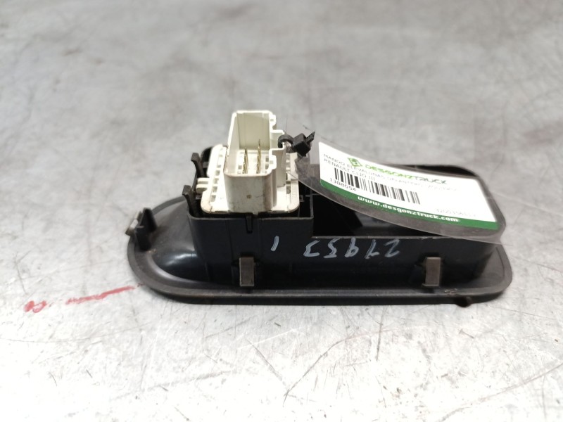 Recambio de mando elevalunas delantero izquierdo para renault clio iii dynamique referencia OEM IAM 8200356519  