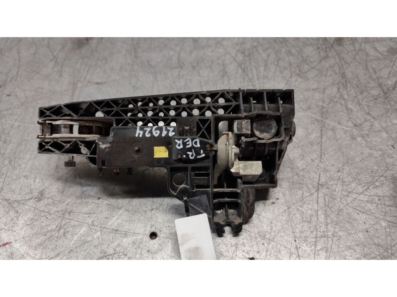 Recambio de maneta exterior trasera derecha para audi a4 ber. (b8) básico referencia OEM IAM 242538  