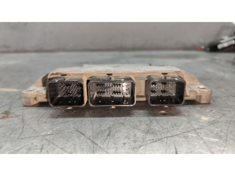 Recambio de centralita motor uce para renault clio iii dynamique referencia OEM IAM 8200783095  8200700600