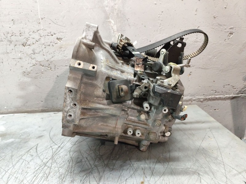 Recambio de caja cambios para toyota avensis (_t25_) 2.0 d-4d (adt250_) referencia OEM IAM 3030020A90  