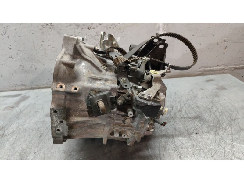 Recambio de caja cambios para toyota avensis (_t25_) 2.0 d-4d (adt250_) referencia OEM IAM 3030020A90  