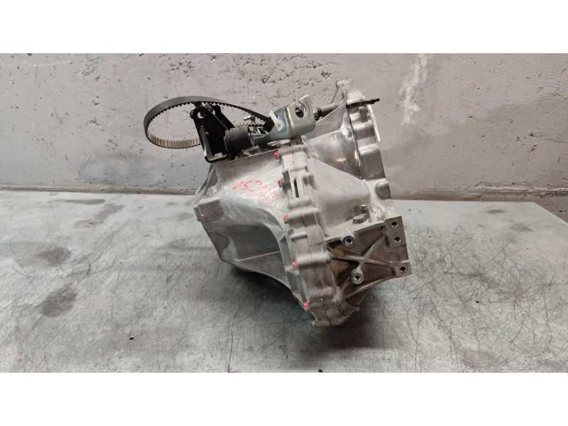 Recambio de caja cambios para toyota avensis (_t25_) 2.0 d-4d (adt250_) referencia OEM IAM 3030020A90  