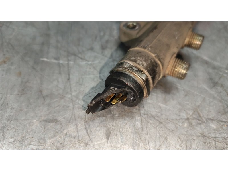 Recambio de rampa inyectora para opel corsa c blue line referencia OEM IAM 0445214044  