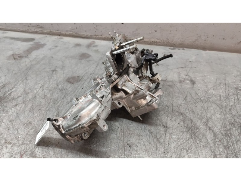 Recambio de colector admision para toyota avensis (_t25_) 2.0 d-4d (adt250_) referencia OEM IAM   