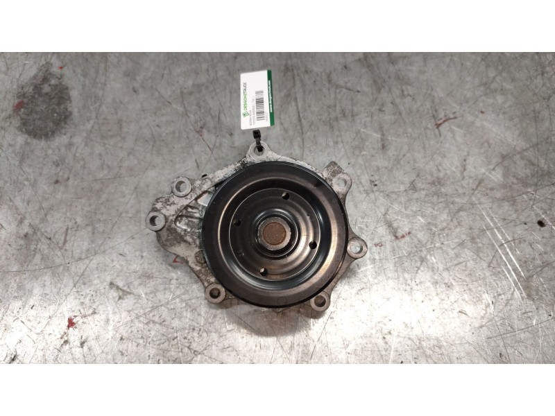 Recambio de bomba agua para toyota avensis (_t25_) 2.0 d-4d (adt250_) referencia OEM IAM   