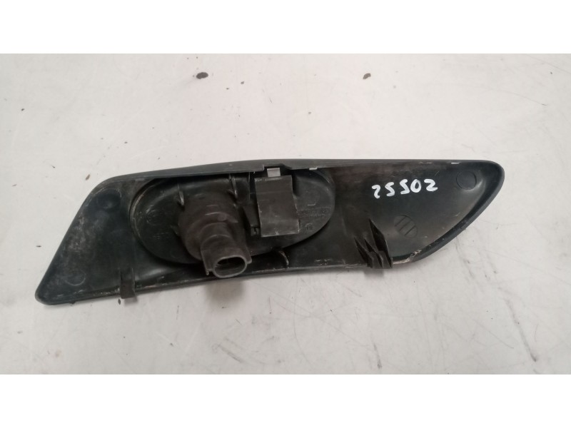 Recambio de piloto lateral derecho para iveco daily v autobús 50c15 referencia OEM IAM 500322577  