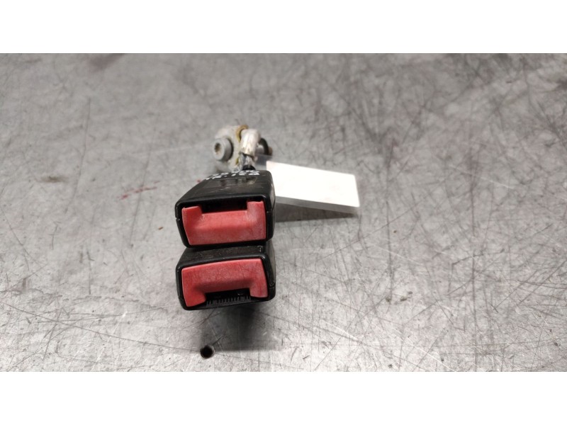 Recambio de enganche cinturon trasero central para volkswagen golf v (1k1) 1.9 tdi referencia OEM IAM 1K0857739D  