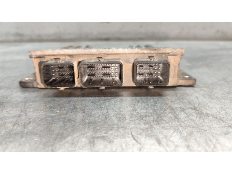 Recambio de centralita motor uce para renault clio iii authentique referencia OEM IAM 8200399038  8200619409