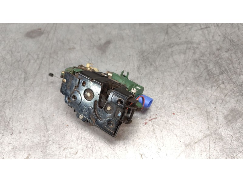 Recambio de cerradura puerta delantera izquierda para seat ibiza iii (6l1) 1.2 referencia OEM IAM  8 PINS 