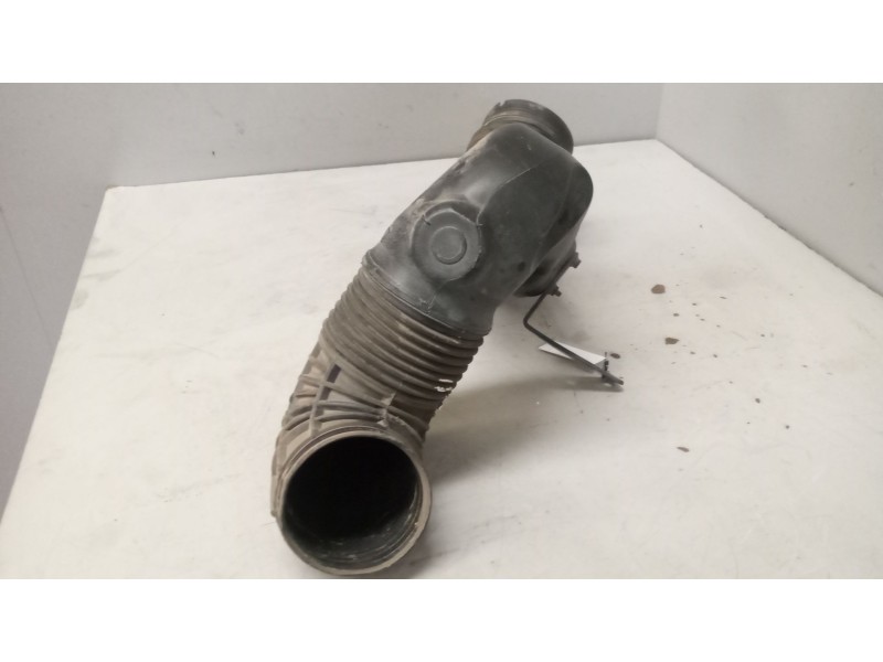 Recambio de tubo admision para iveco eurocargo 05.03  5.9 diesel referencia OEM IAM 504180230  