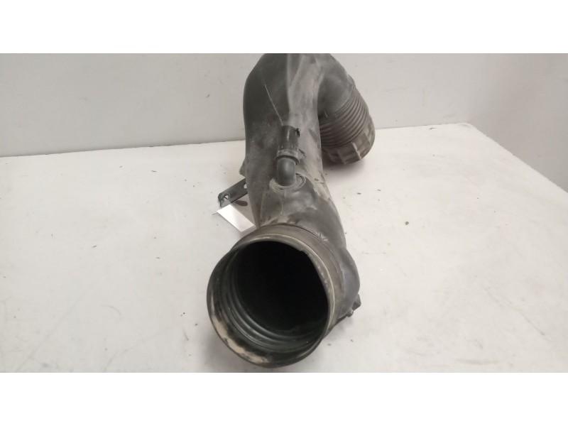 Recambio de tubo admision para iveco eurocargo 05.03  5.9 diesel referencia OEM IAM 504180230  
