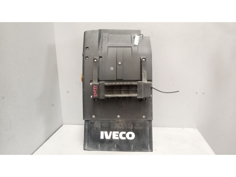 Recambio de guardabarros delantero izquierdo para iveco eurocargo 05.03  5.9 diesel referencia OEM IAM 504298600  